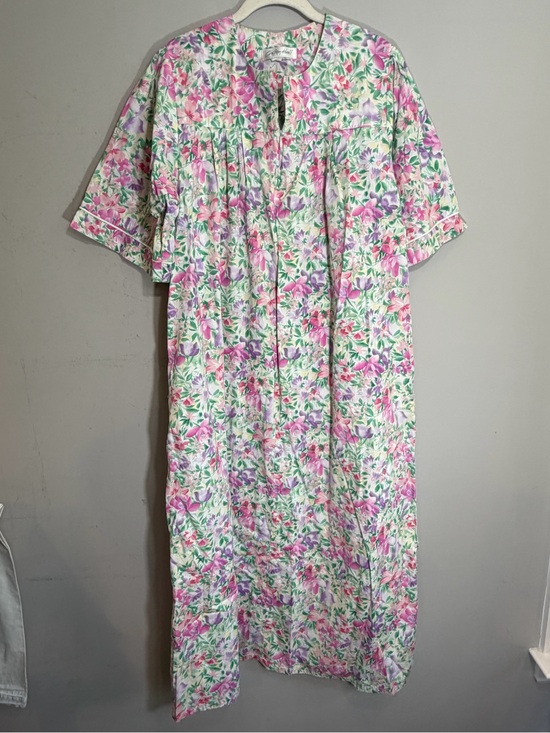 Vintage Other - Vintage Carlton Hall 100% cotton floral house coat robe made in USA size large